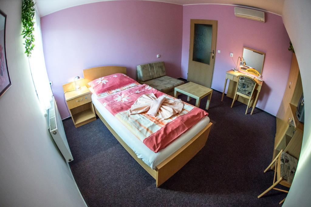 Hotel Na Jizni Prerov Ruang foto